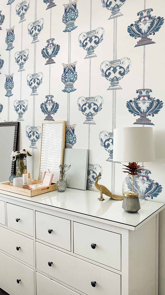 Ánfora wallpaper by Coordonné in Cristal, shown in a styled room