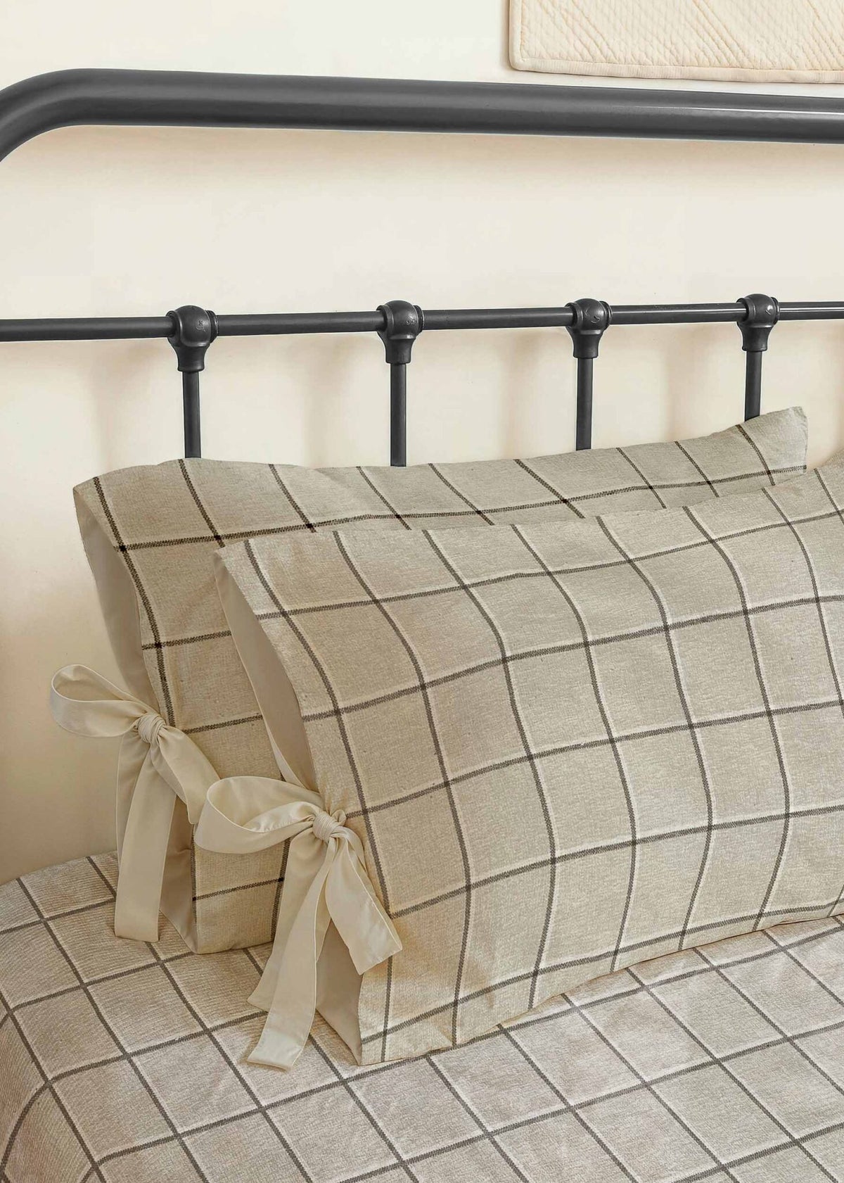 Lamlash fabric by Coordonné in Silver, shown in a styled room