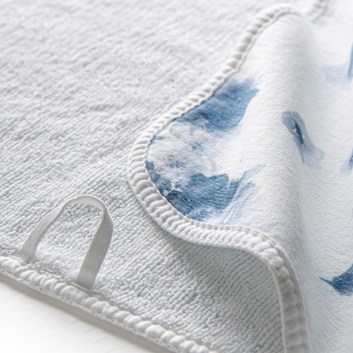 Bella Guest Towel by Graccioza in MULTI 1 10001 | OXFORD/WHITE