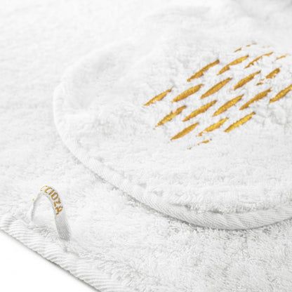Alhambra Bath Towel by Graccioza in WHITE/GOLD