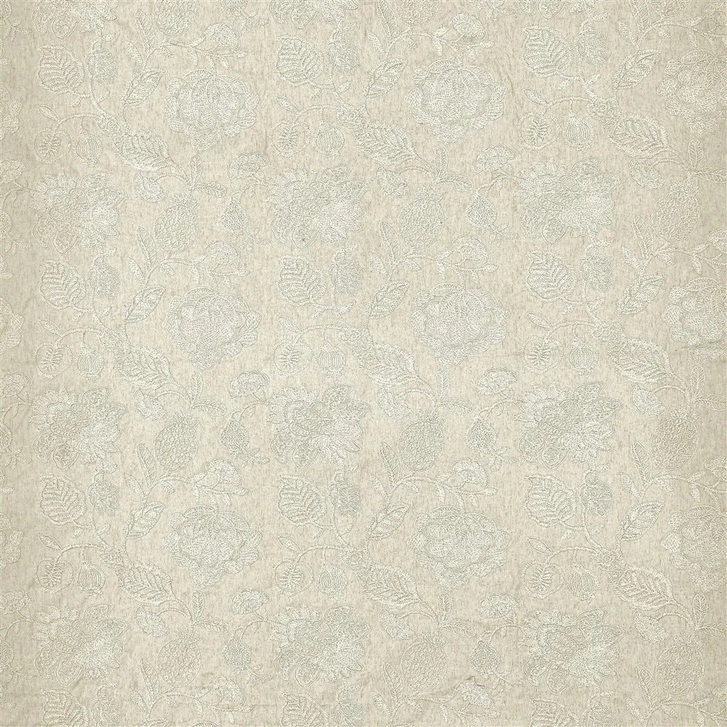 Daphne Fabric by Designers Guild in Chalk
