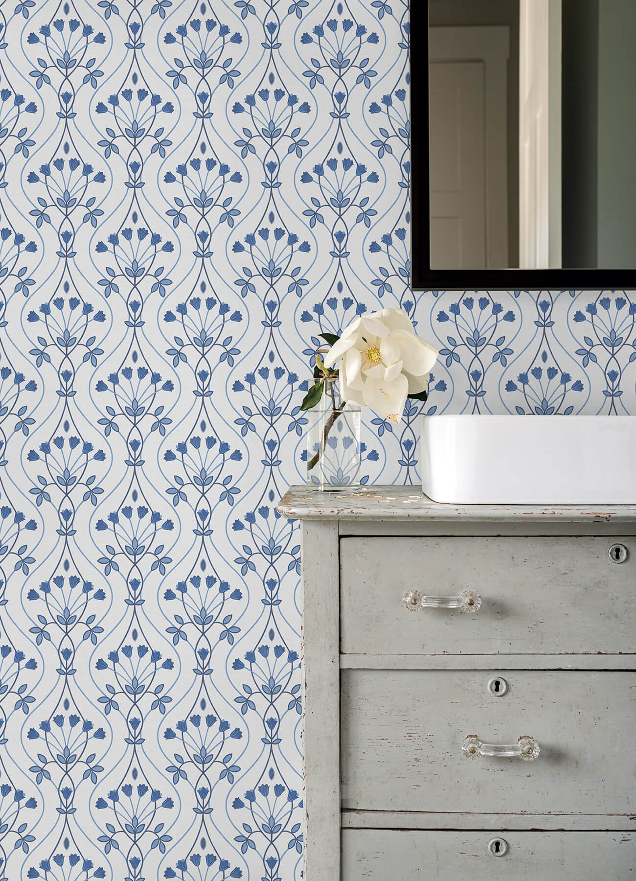 Revival Dard Tulip Ogee Wallpaper