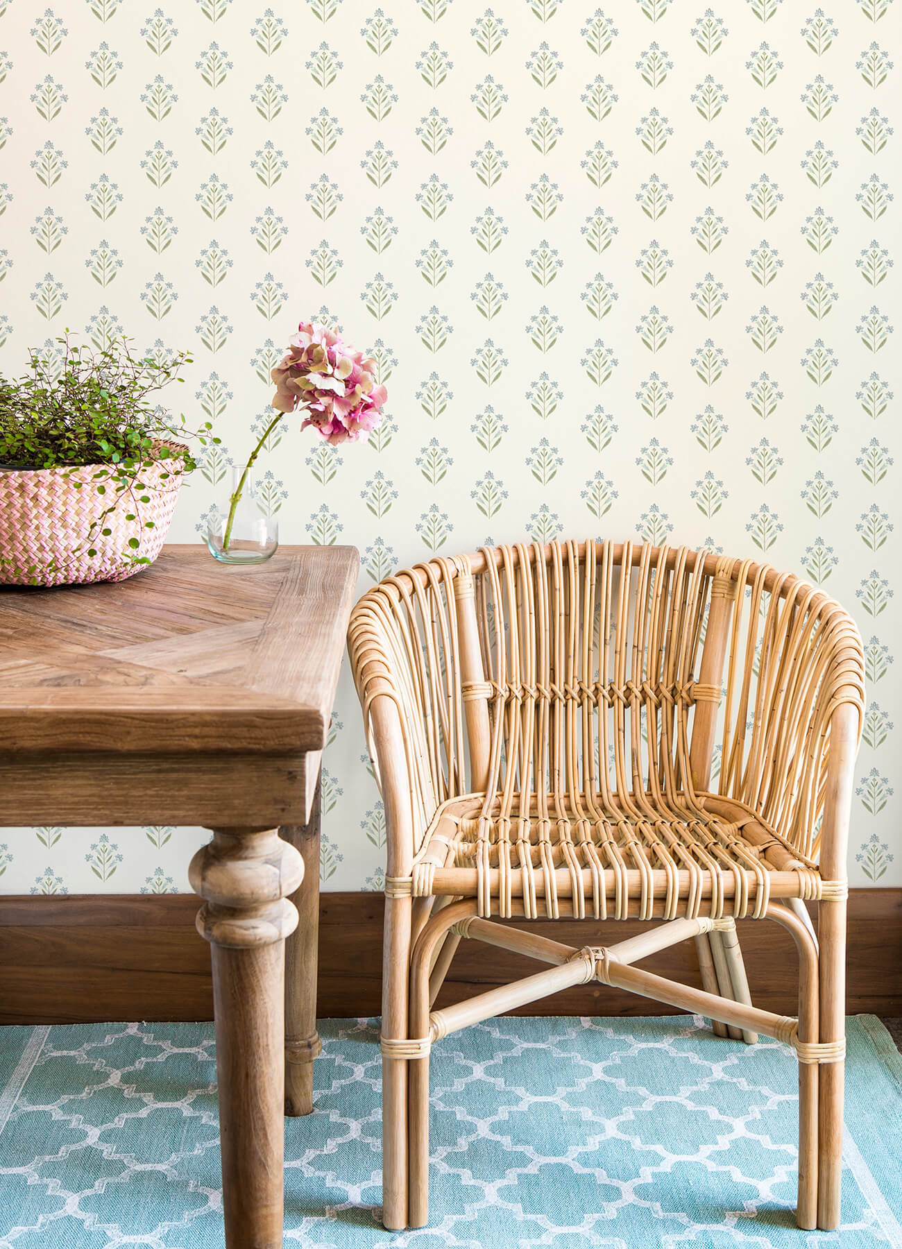 Kinfolk Kova Floral Crest Wallpaper