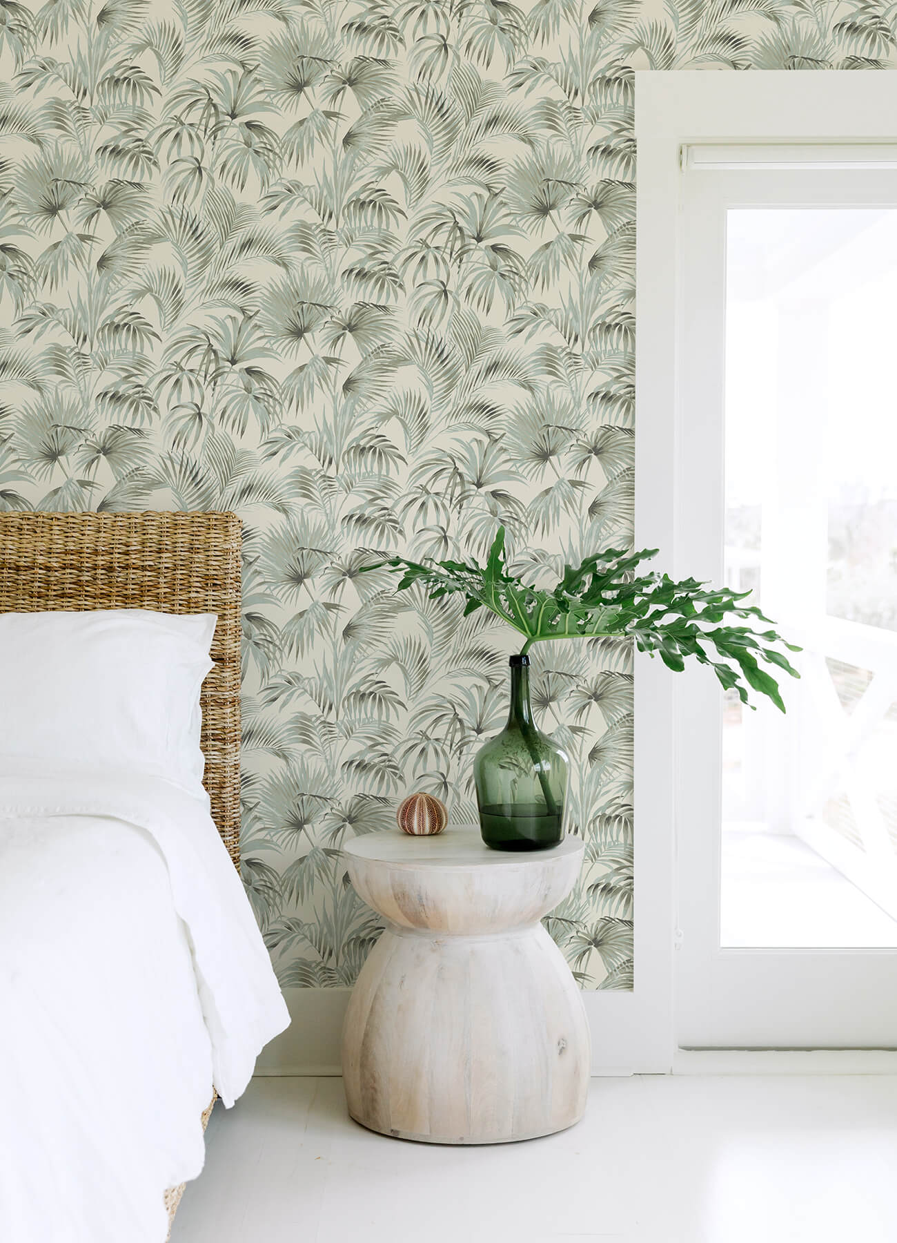 Blue Heron Manaus Palm Frond Wallpaper
