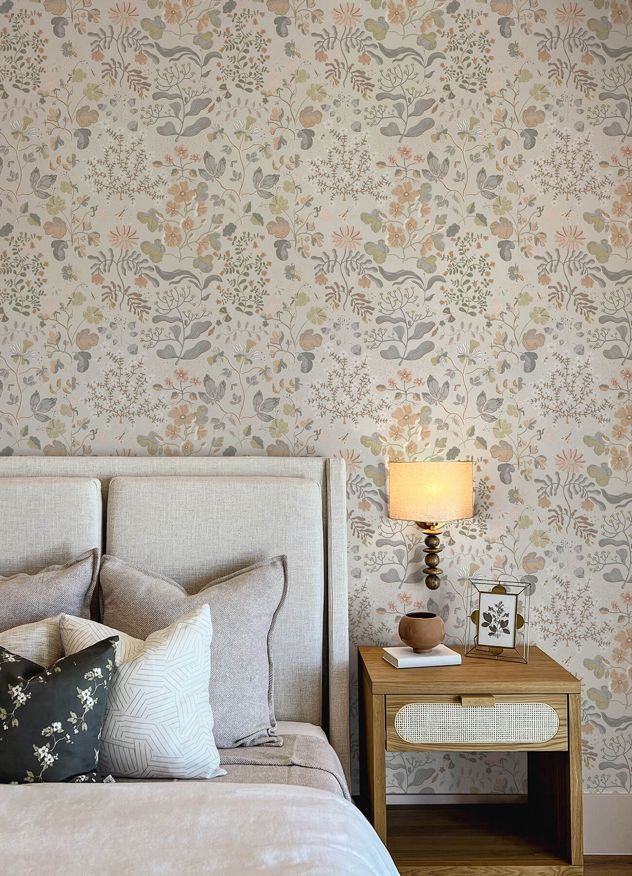 Botanica Groh Floral Wallpaper