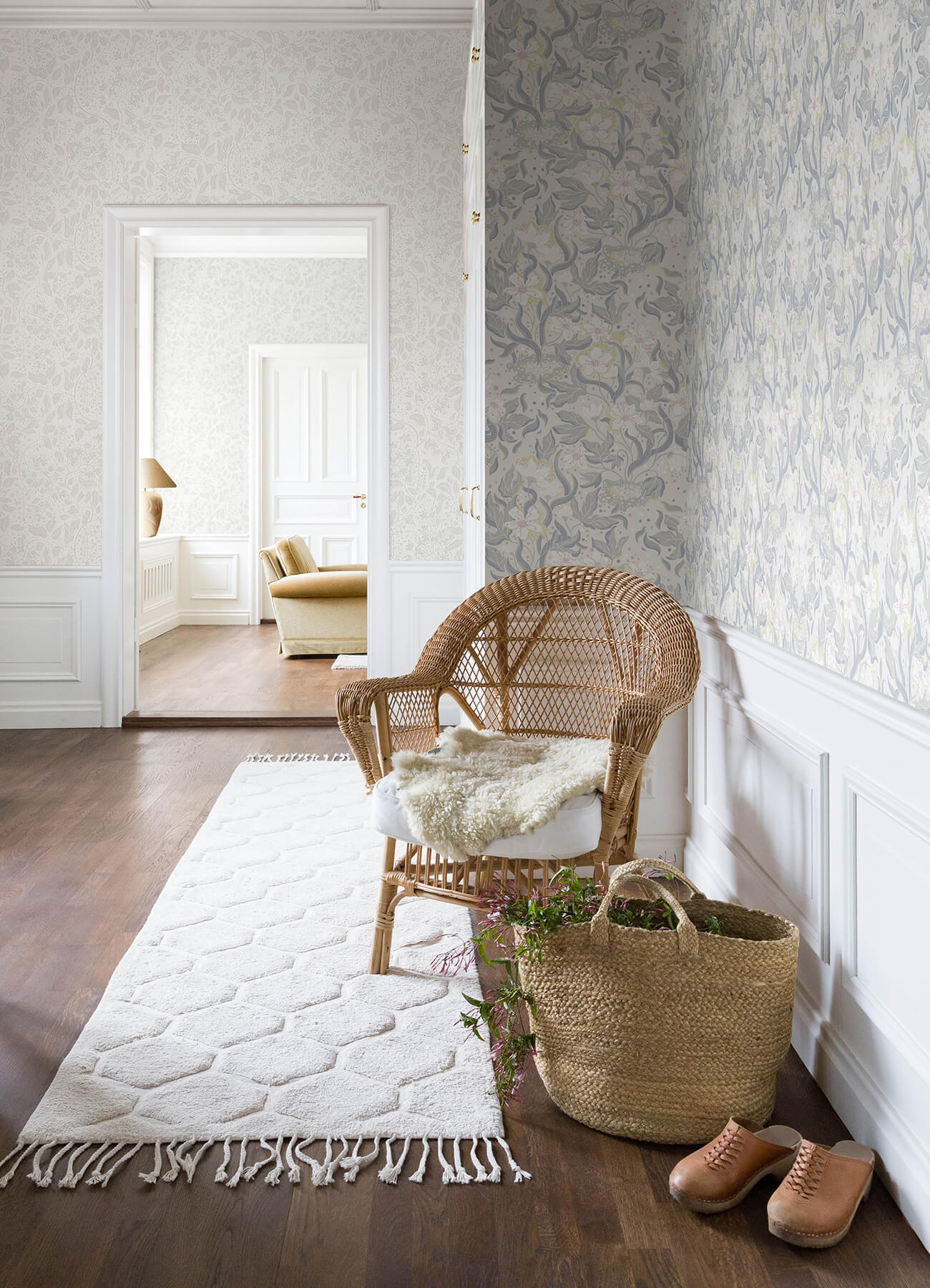 Botanica Lisa Floral Damask Wallpaper
