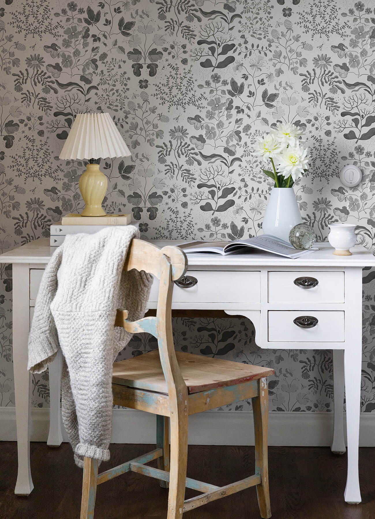 Botanica Groh Floral Wallpaper