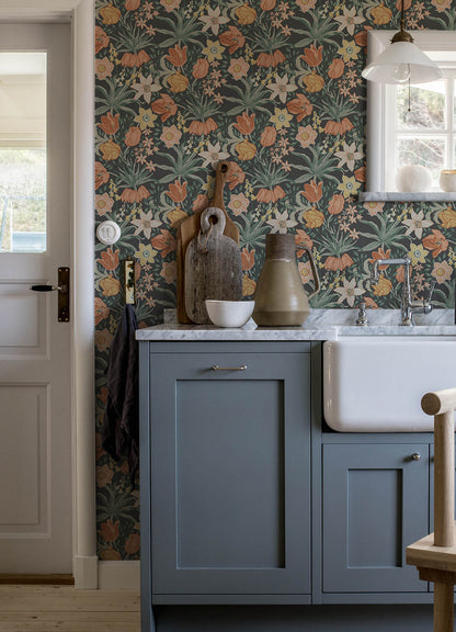 Botanica Cecilia Tulip & Daffodil Wallpaper
