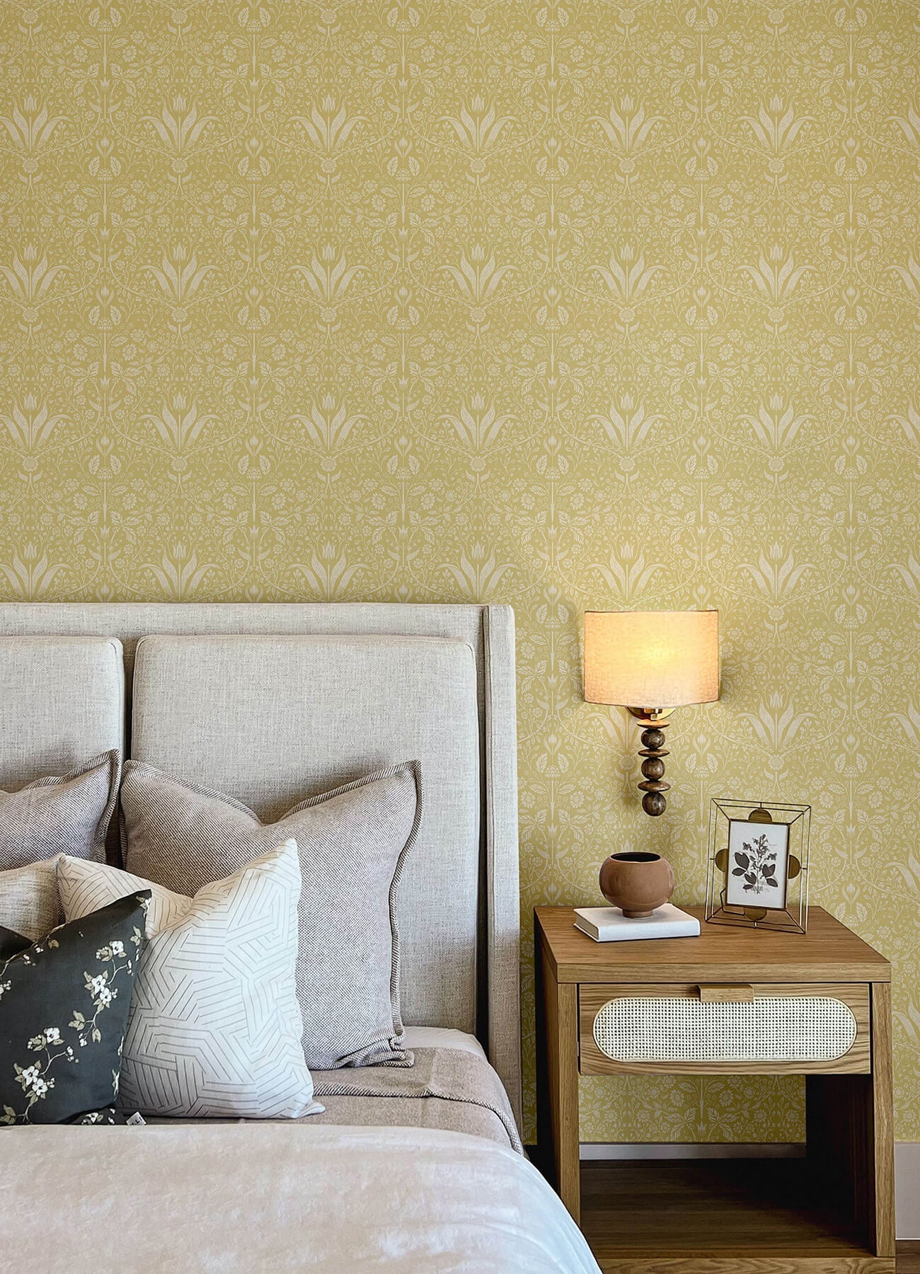 Botanica Mara Tulip Ogee Wallpaper