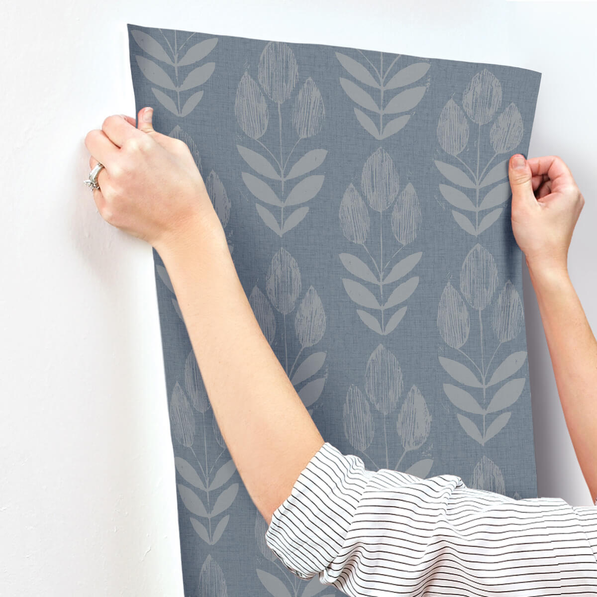 Printworks Garland Tulip Wallpaper