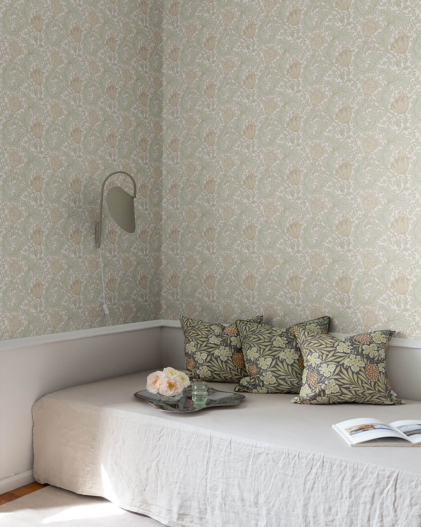 Hidden Treasures Anemone Wallpaper