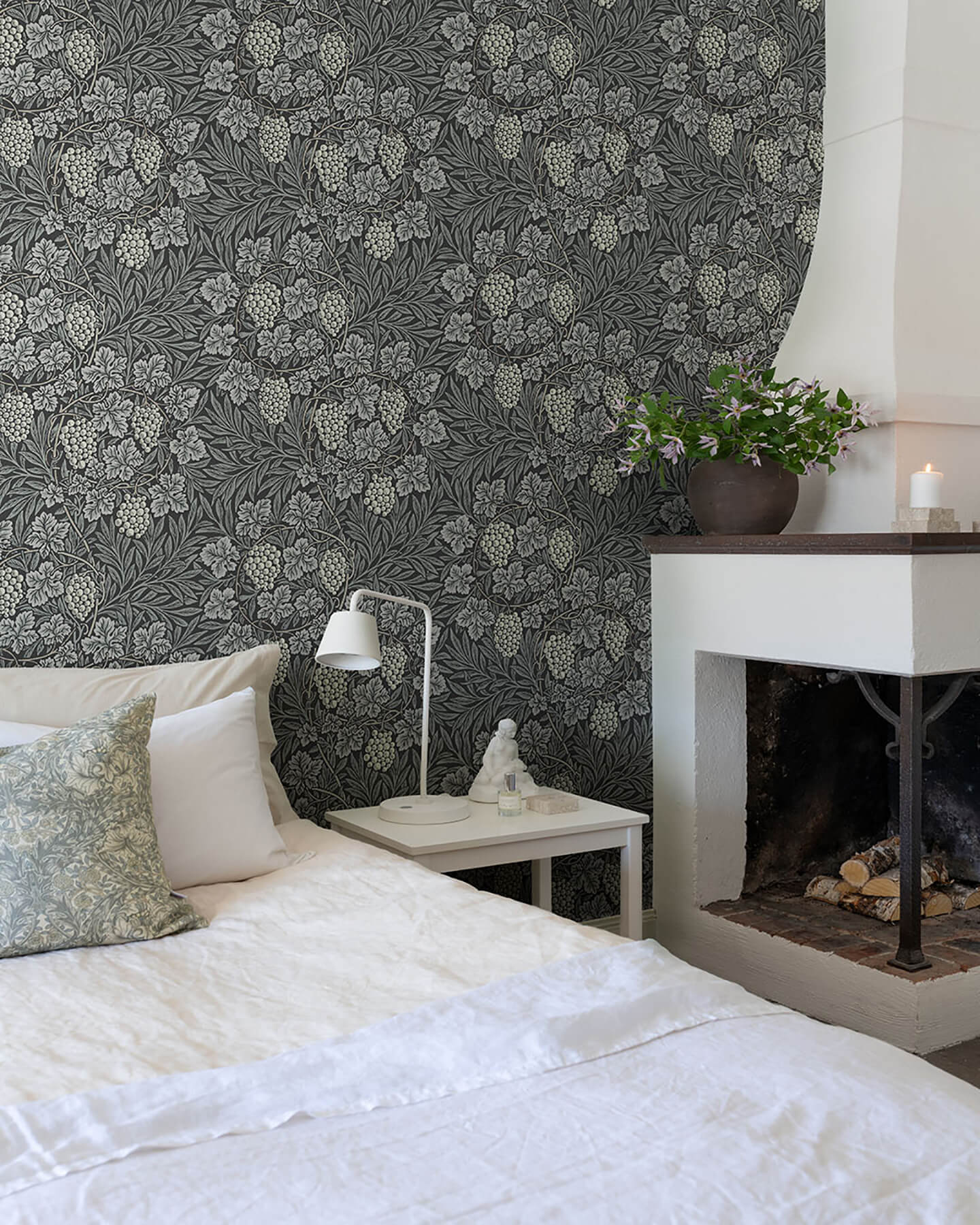 Hidden Treasures Vine Wallpaper