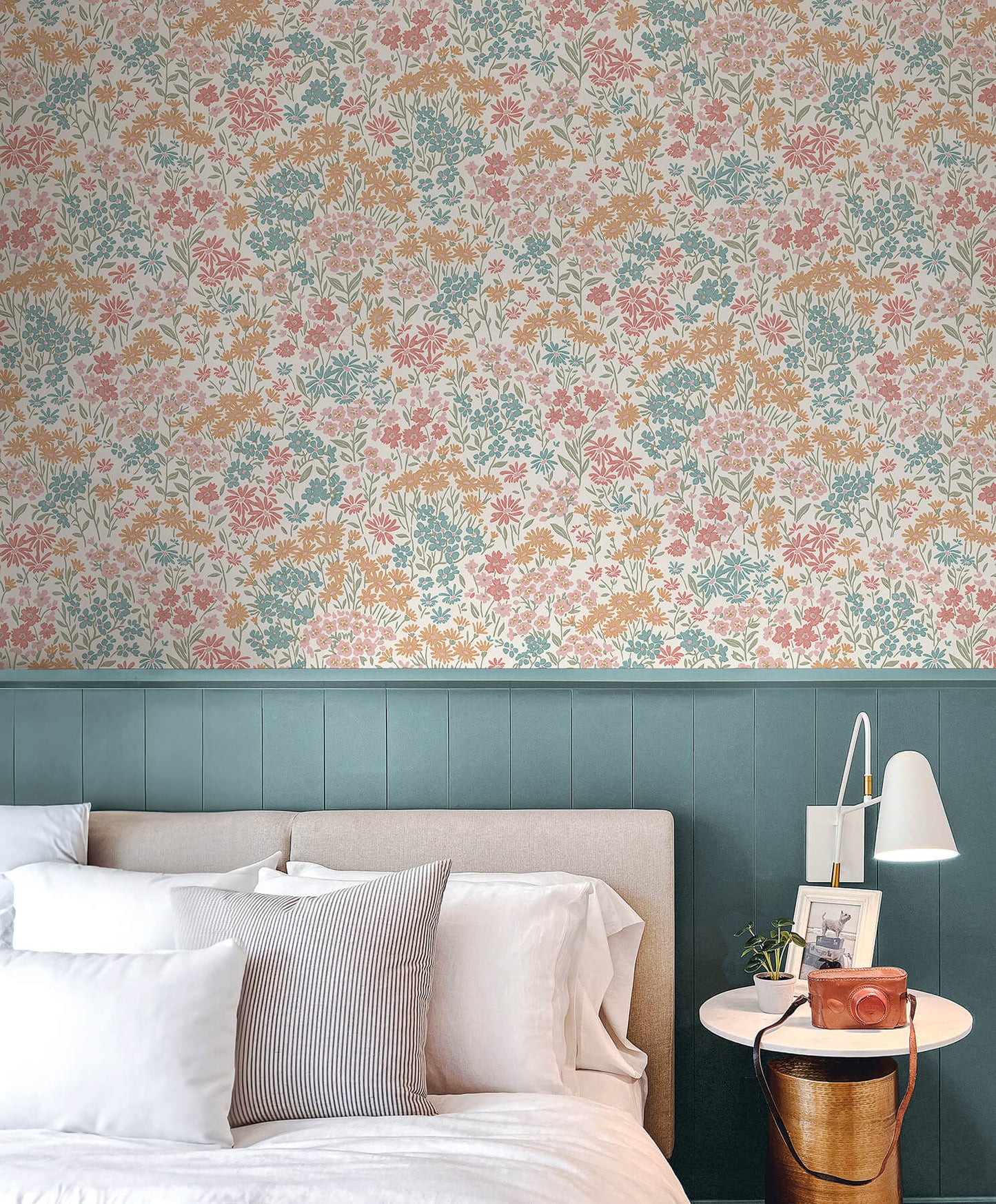 Westbury Forest Ditsy Daisies Wallpaper