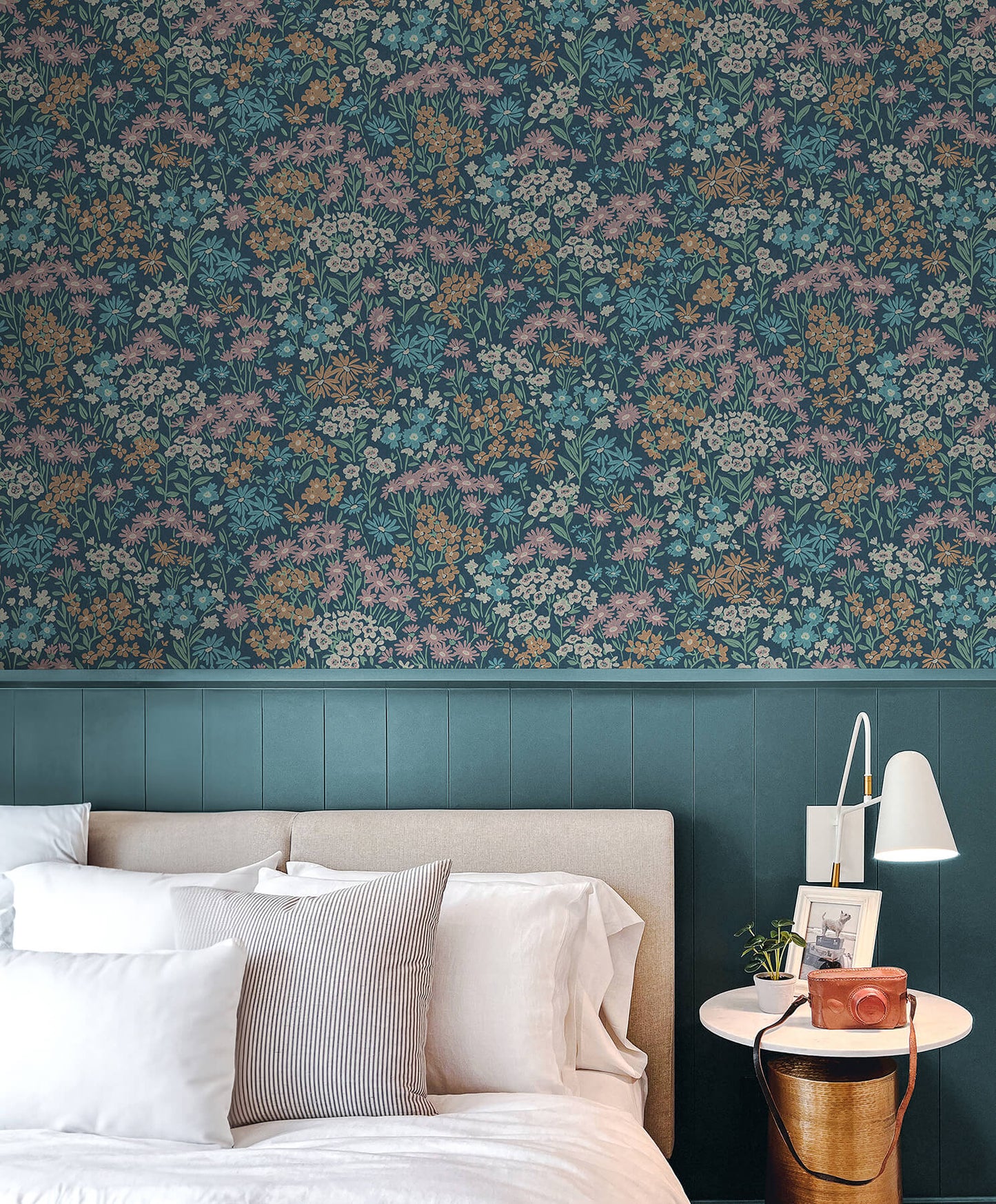Westbury Forest Ditsy Daisies Wallpaper