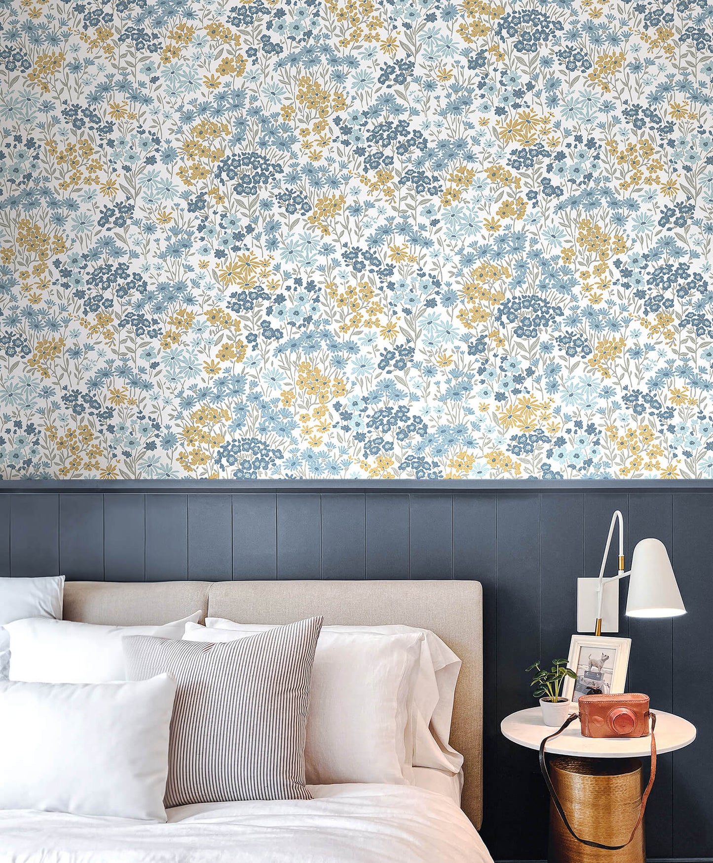 Westbury Forest Ditsy Daisies Wallpaper