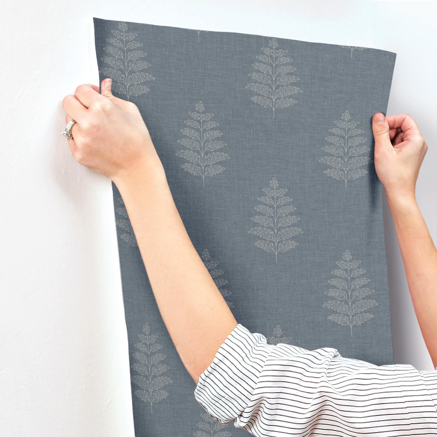 Oak & Moss Frond Wallpaper