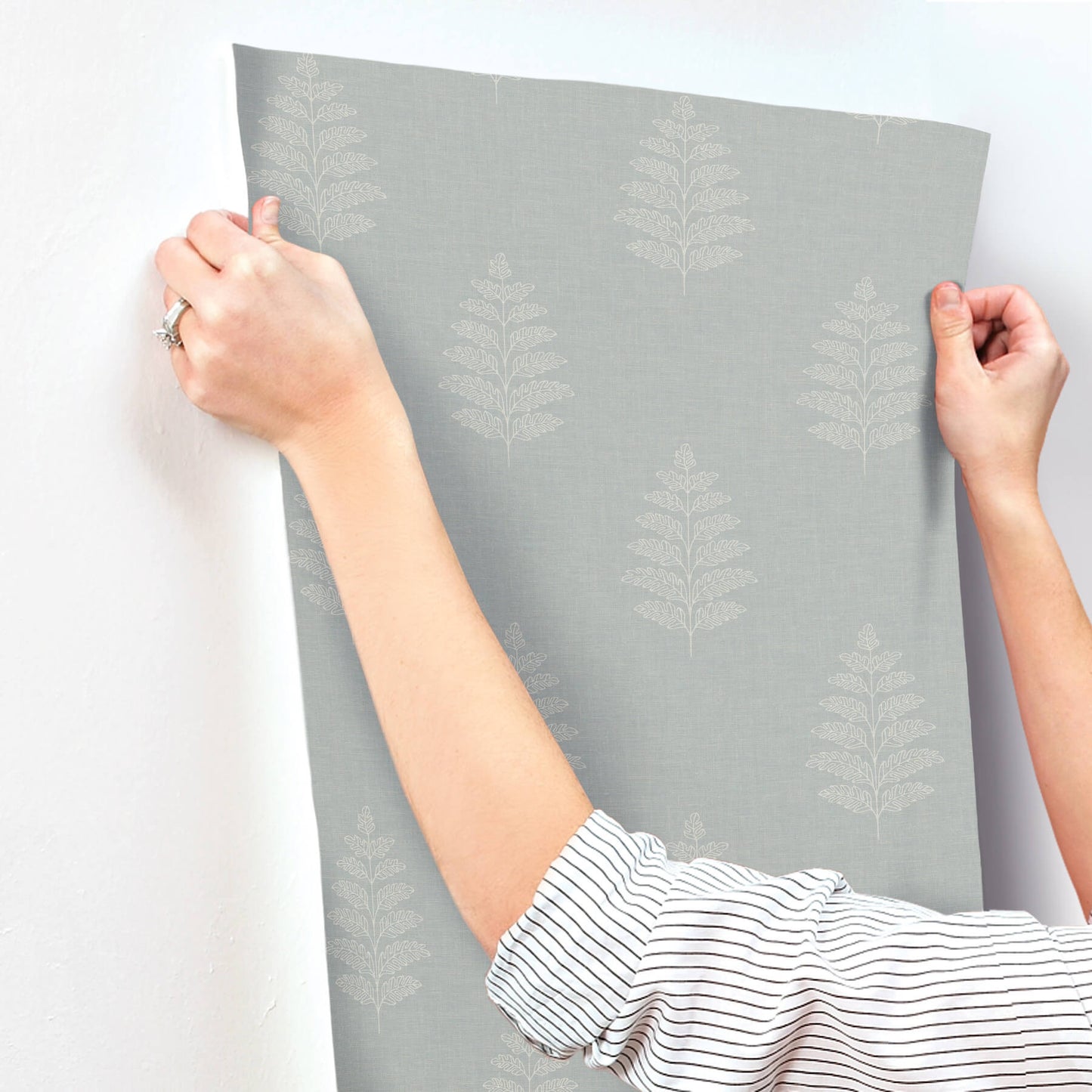 Oak & Moss Frond Wallpaper
