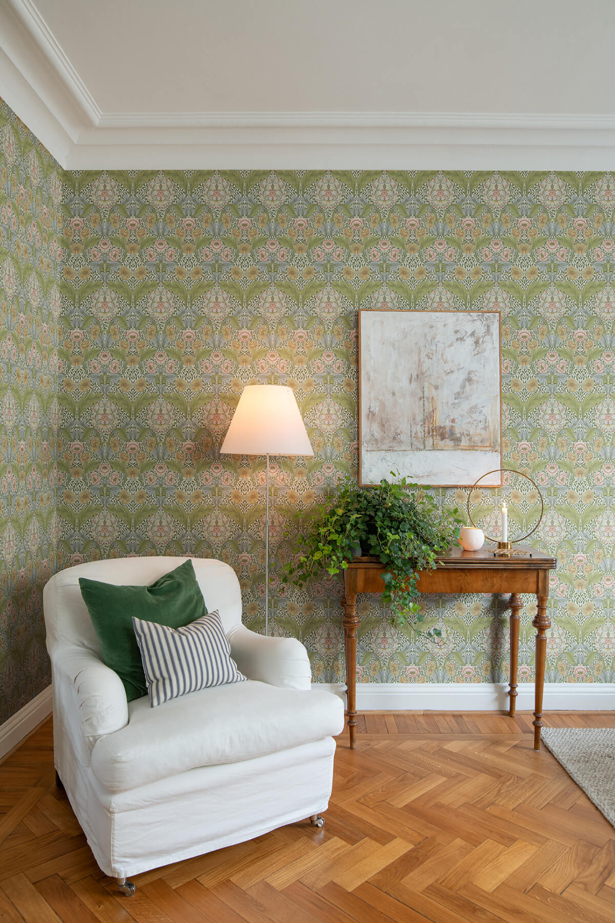 Hidden Treasures Myrtle Wallpaper