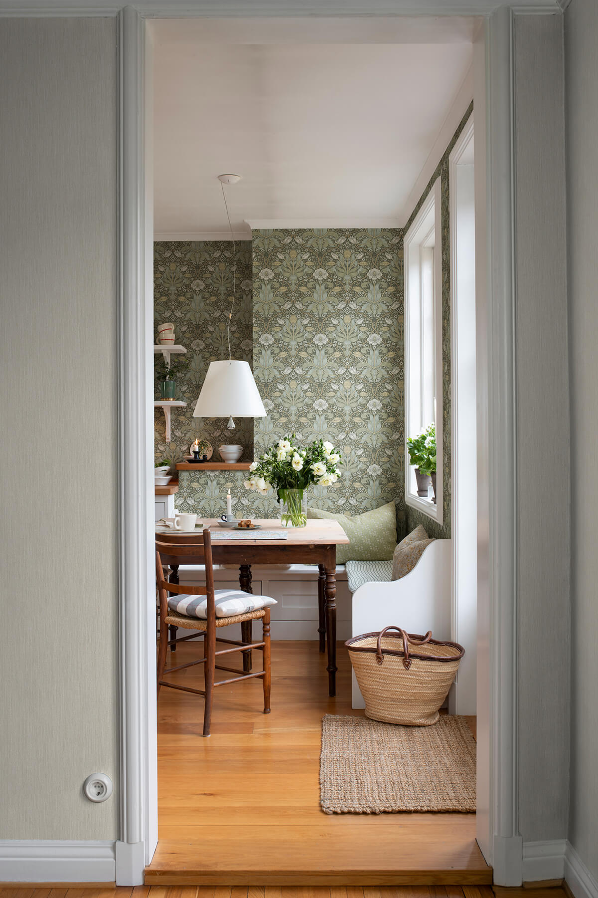 Hidden Treasures Spring Thicket Wallpaper