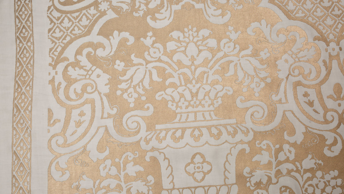 Carnavalet White & gold