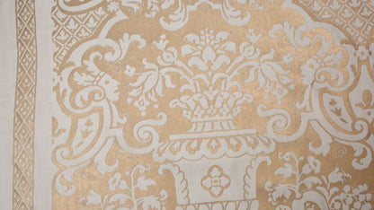 Carnavalet White & gold