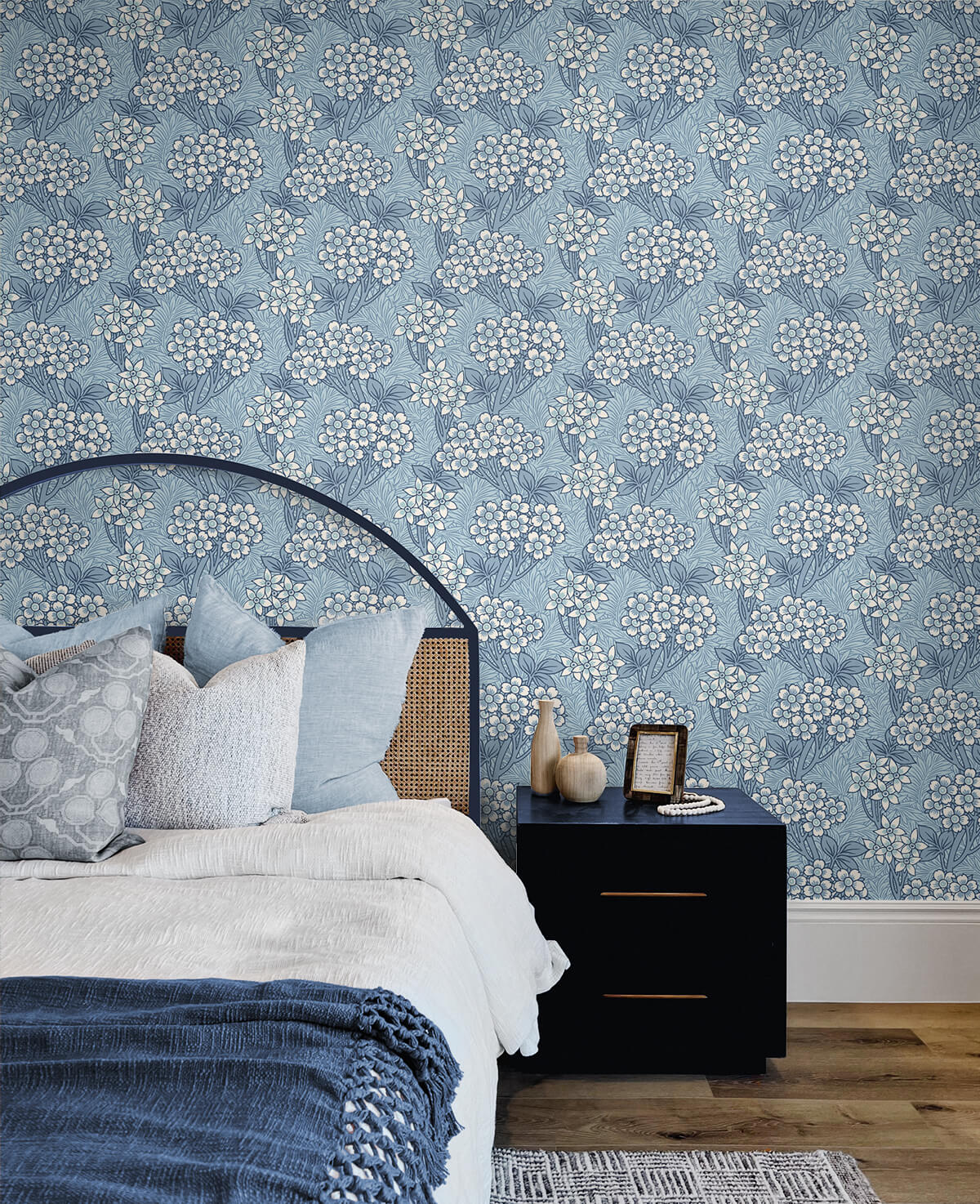Seabrook Legacy Prints Floral Vine Wallpaper - Sky Blue