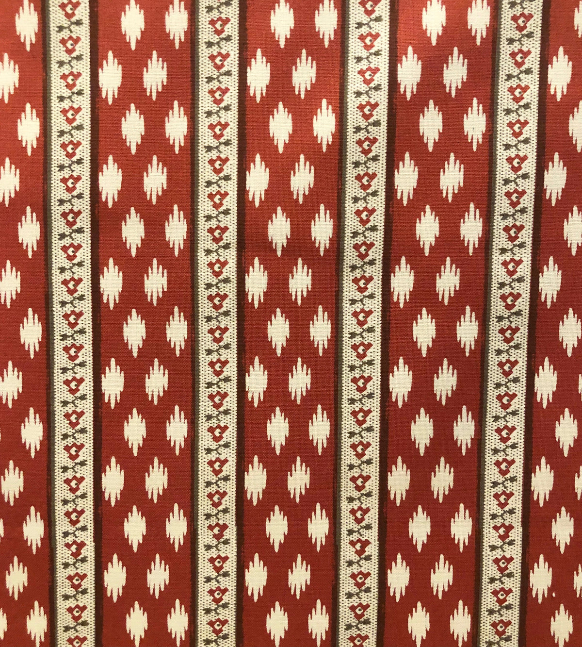 Fontenoy Fabric by Fleurons d'Hélène in Rouge