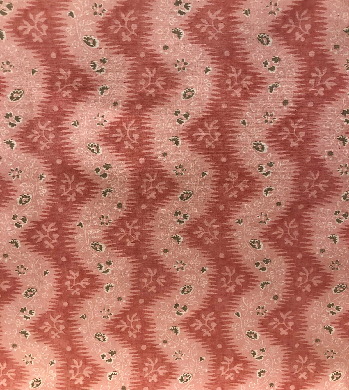 La Folie Fabric by Fleurons d'Hélène in Rose