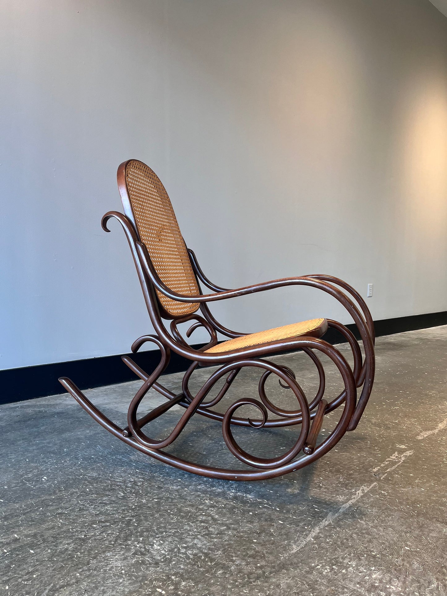 Thonet Rocker Set