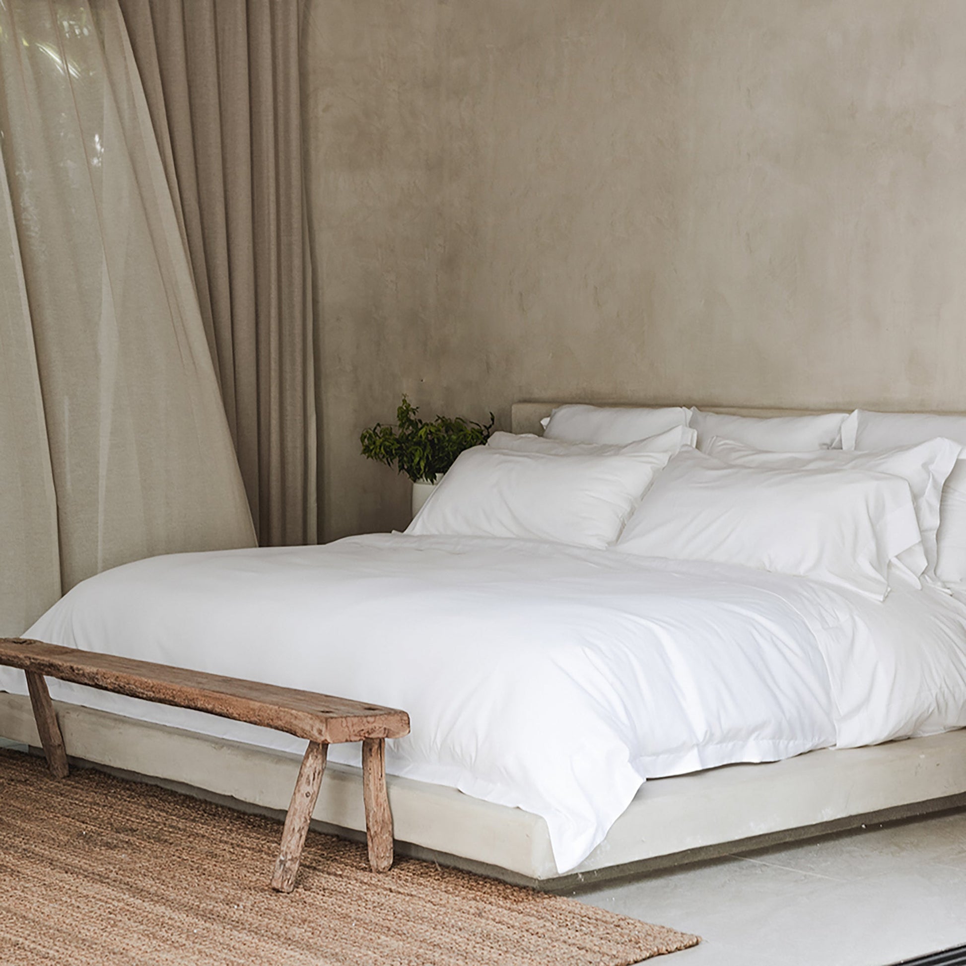 Classic Duvet Cover Set - in White - Twin