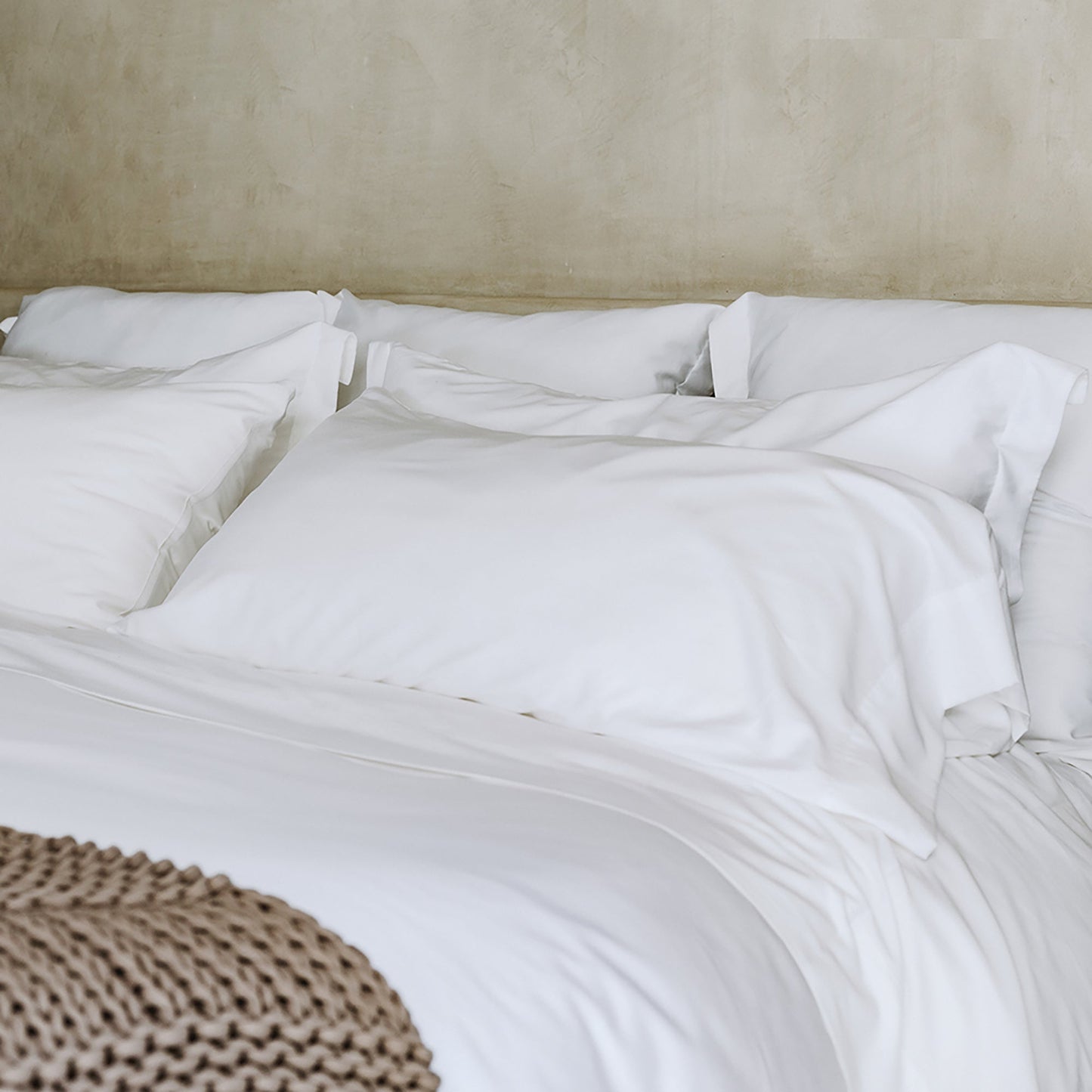 Classic Duvet Cover Set - in White - Cal King