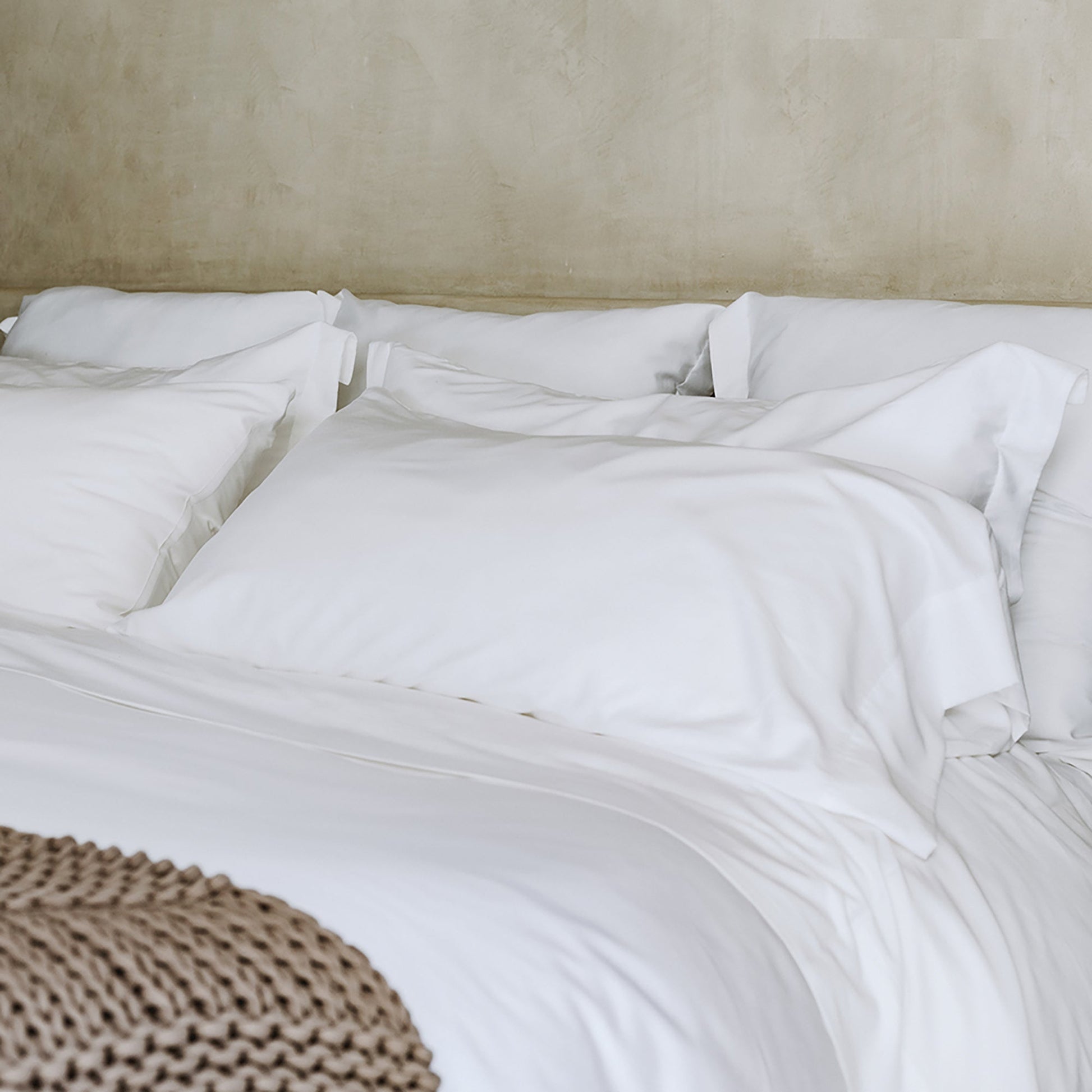Classic Duvet Cover Set - in White - Cal King