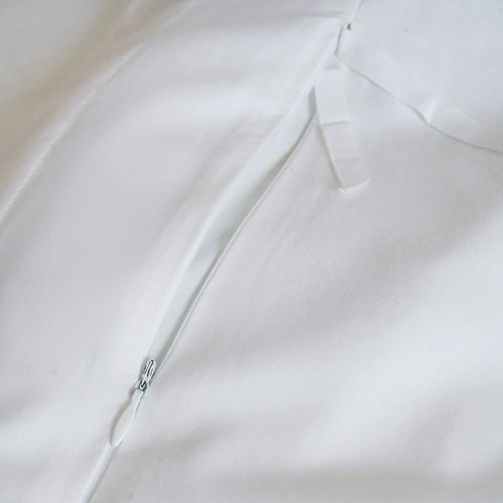 Classic Duvet Cover Set - in White - Queen