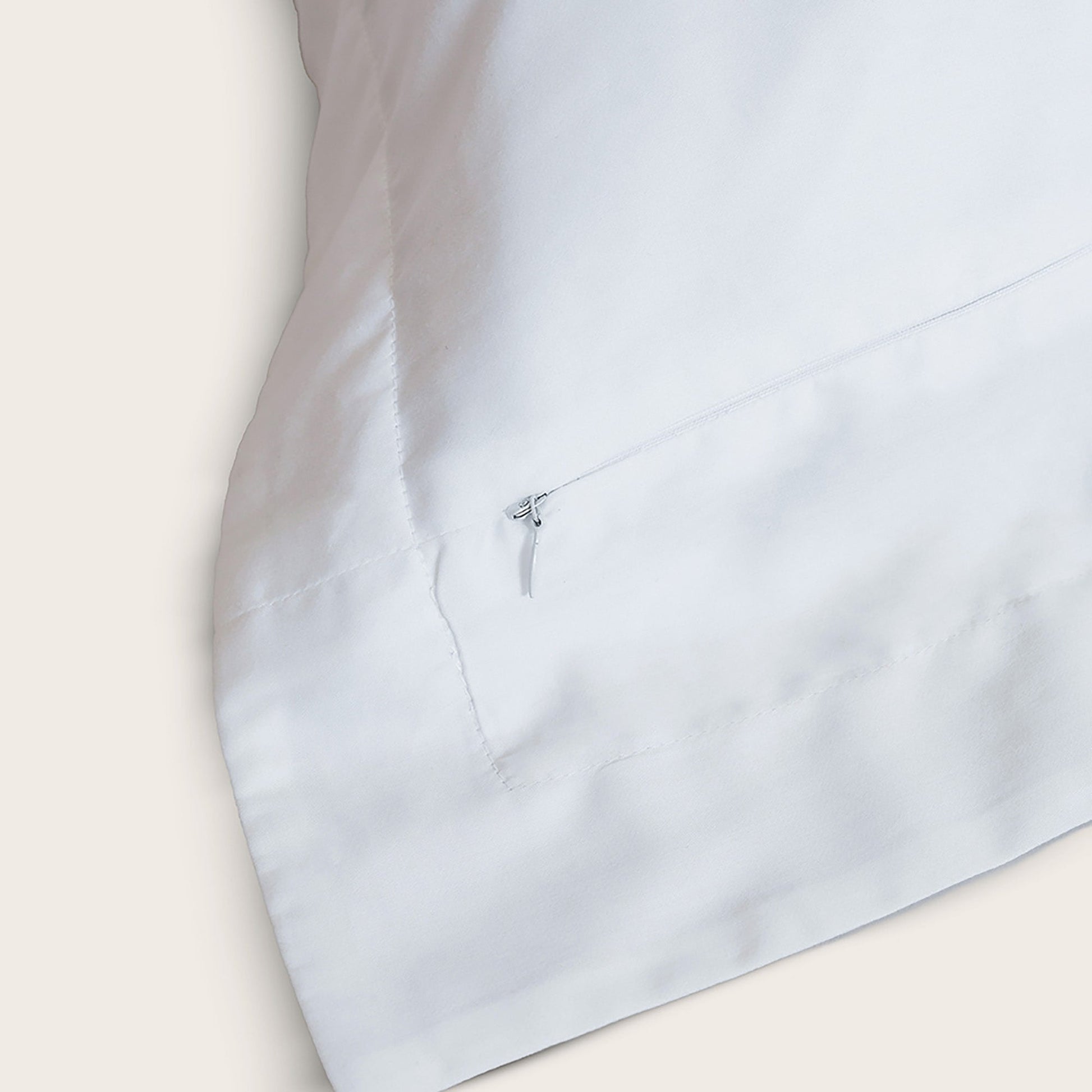 Classic Duvet Cover Set - in White - King