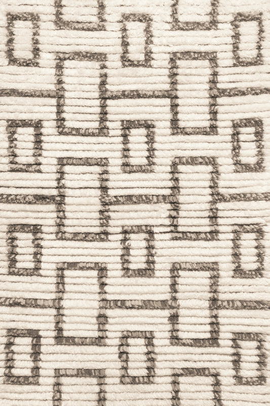 TRH-R144 rug in Warm Ivory / Mushroom
