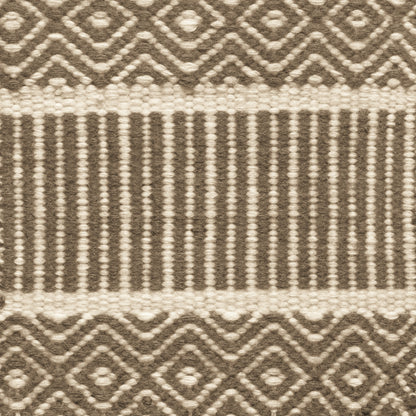 TRH-R148 rug in Parchment / Tobacco