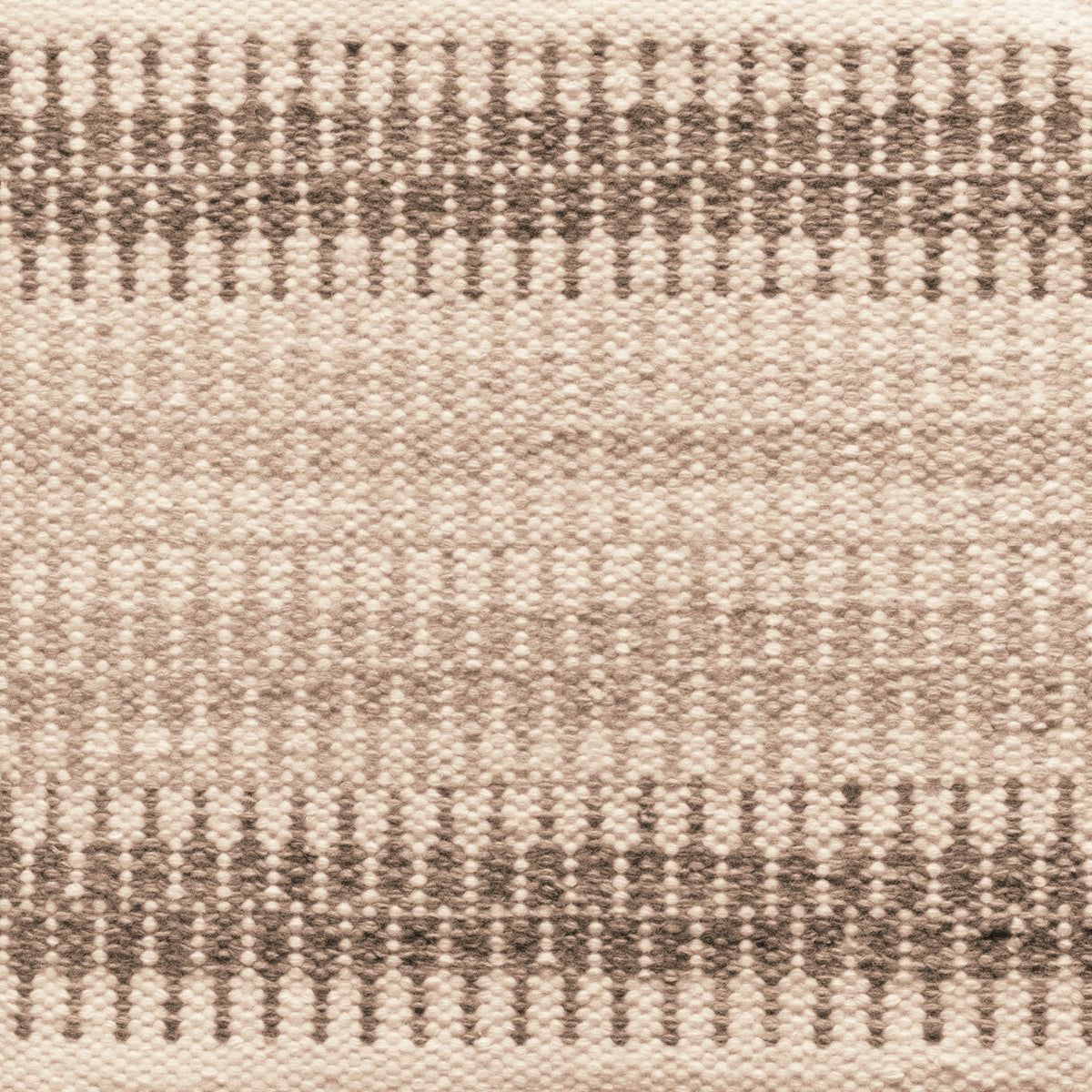 TRH-R151 rug in Soft Clay / Cream