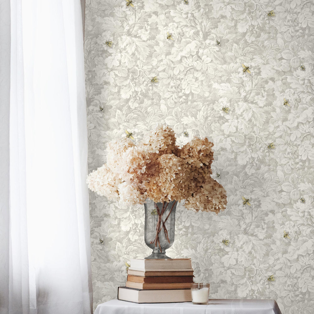 Busy Bee Natural wallpaper by Woodchip & Magnolia