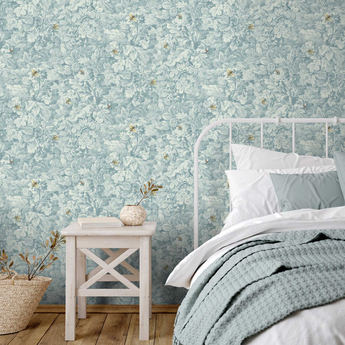 Busy Bee Turton wallpaper by Woodchip & Magnolia