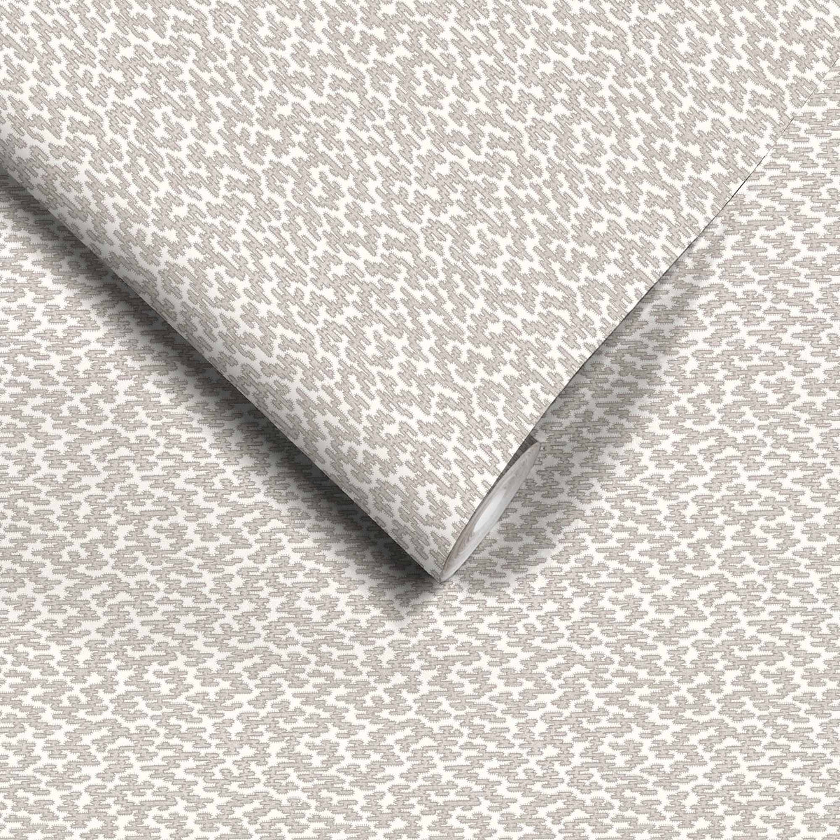 Rubigo Champagne wallpaper by Woodchip & Magnolia