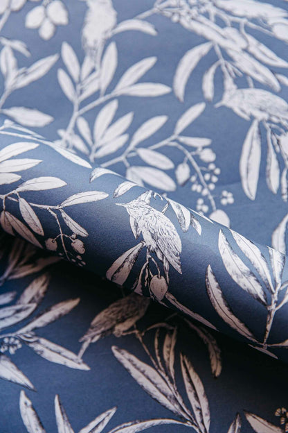Aceituna wallpaper by Coordonné in Bahía, shown in a styled room