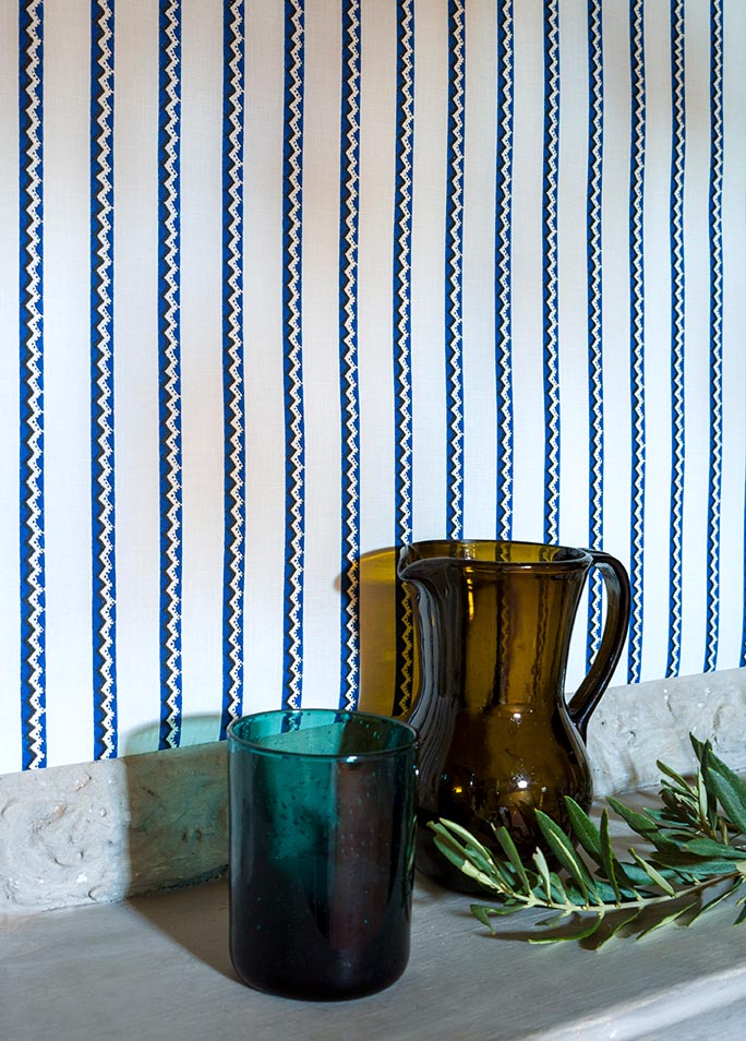 Alpilles Wallpaper by Pierre Frey shown in a room setting (view 1)