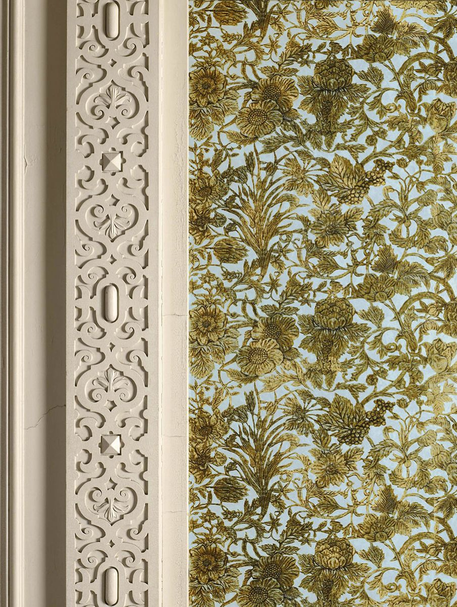 Amicia Wallpaper by Watts 1874 in Honeybird