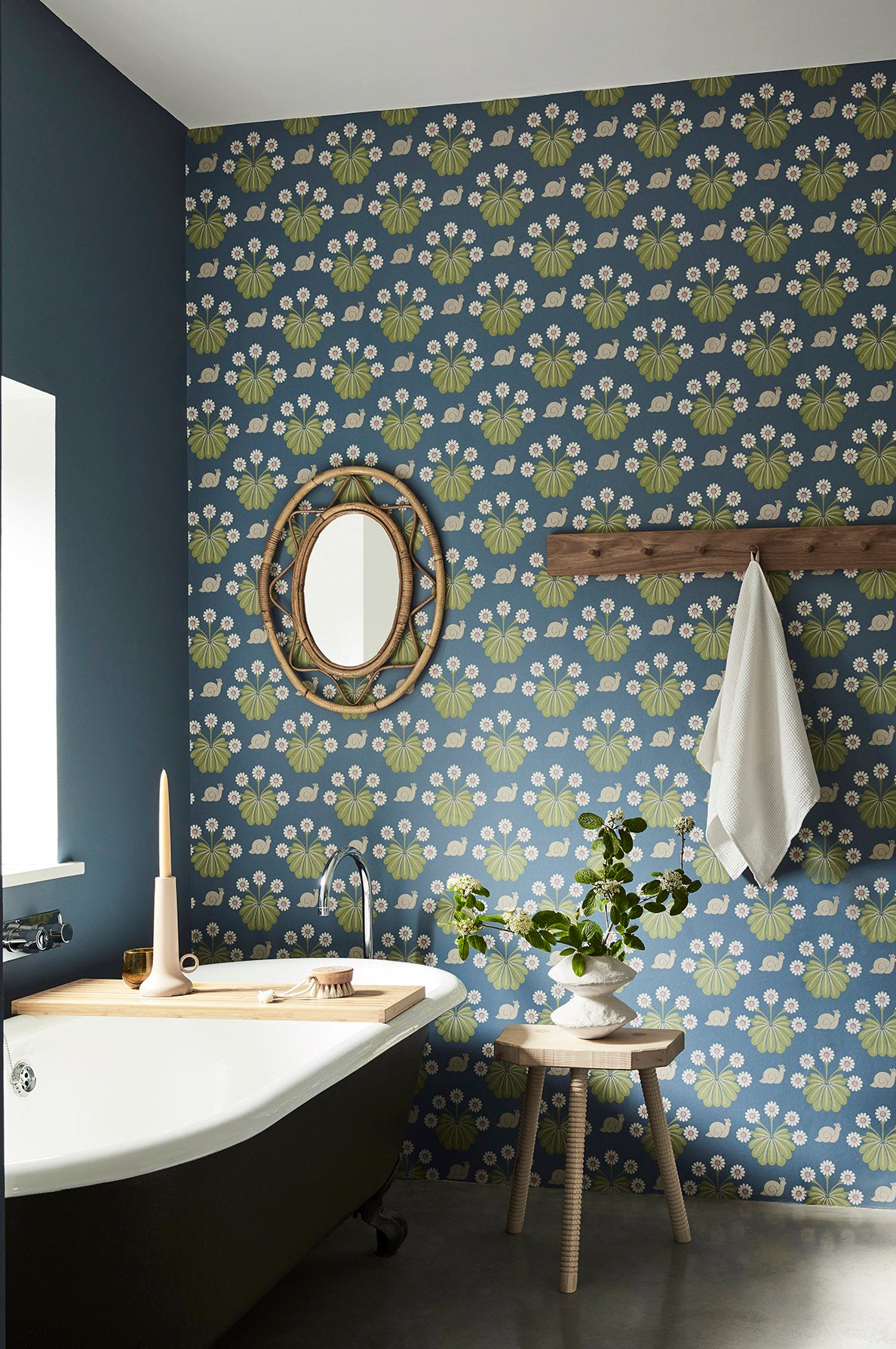 Burges Snail wallpaper by Little Greene in Juniper
