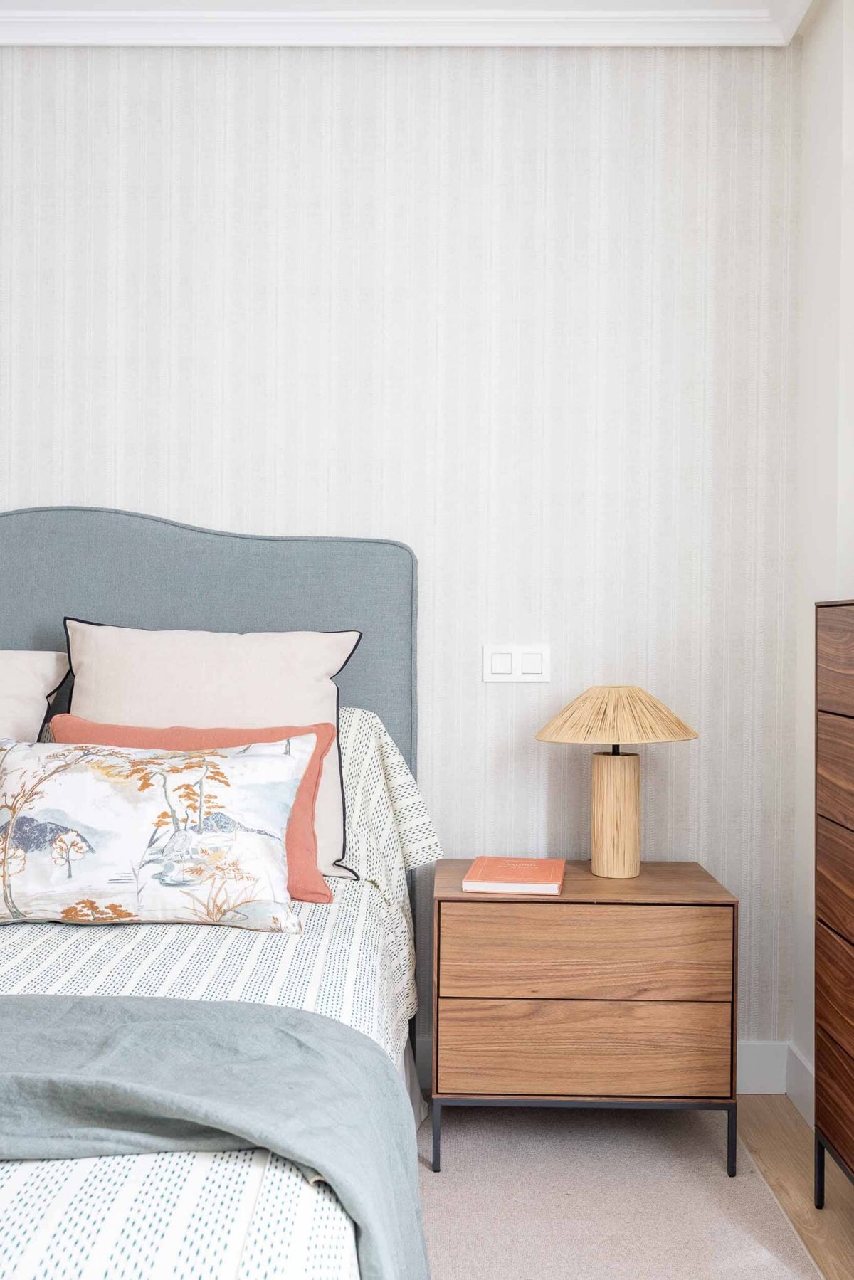 Costura wallpaper by Coordonné in Arroz/Beige, shown in a styled room