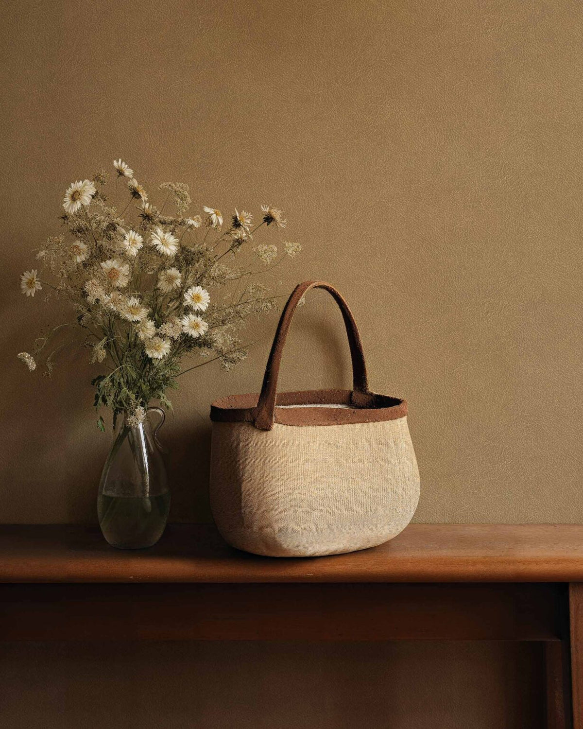 Cuero wallpaper by Coordonné in 21, shown in a styled room