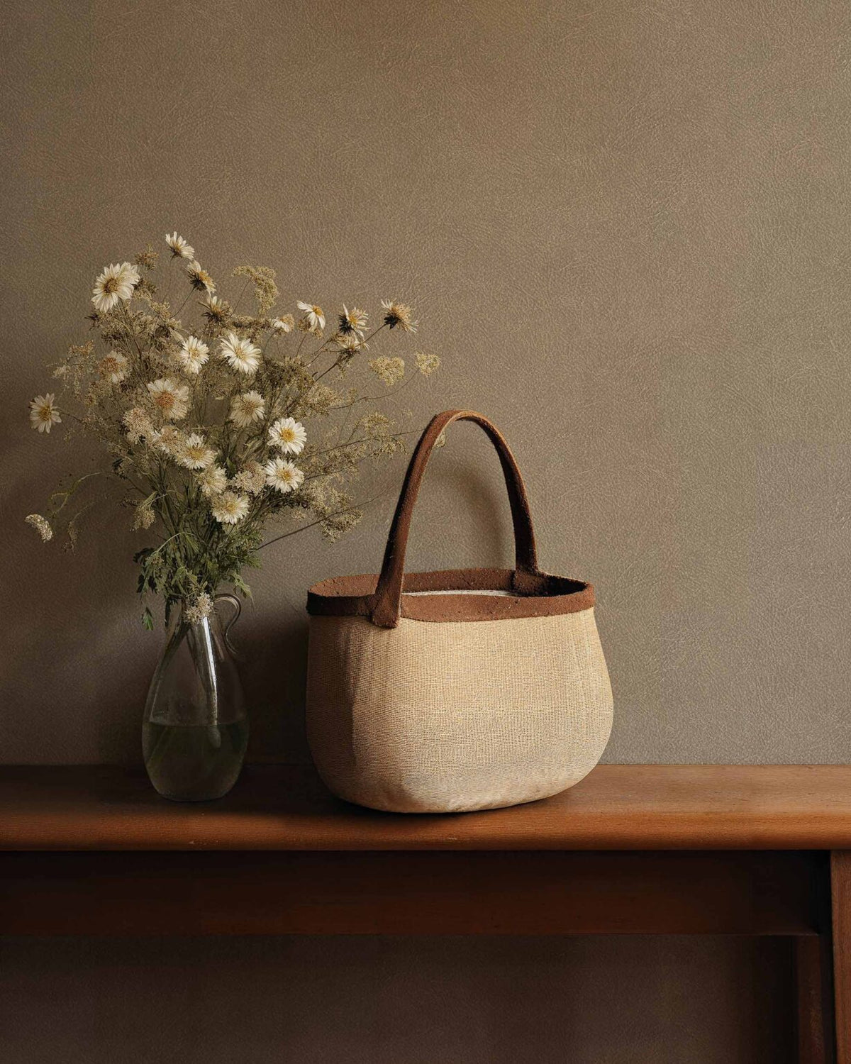 Cuero wallpaper by Coordonné in 23, shown in a styled room