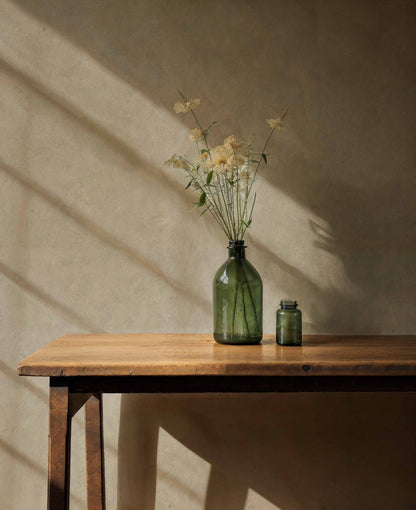 Estuco wallpaper by Coordonné in 3, shown in a styled room