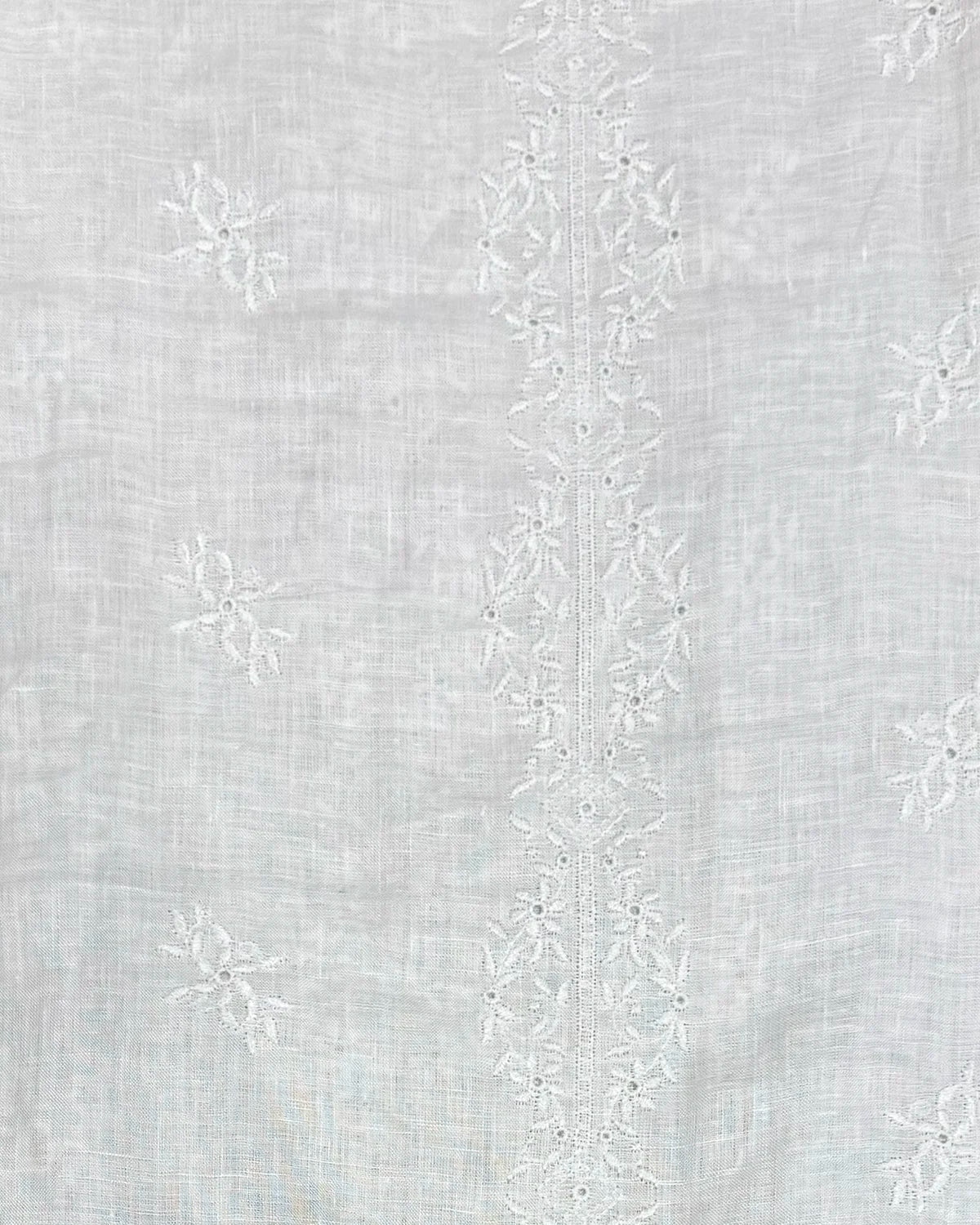 Fiorella Fabric by Fleurons d'Hélène in White