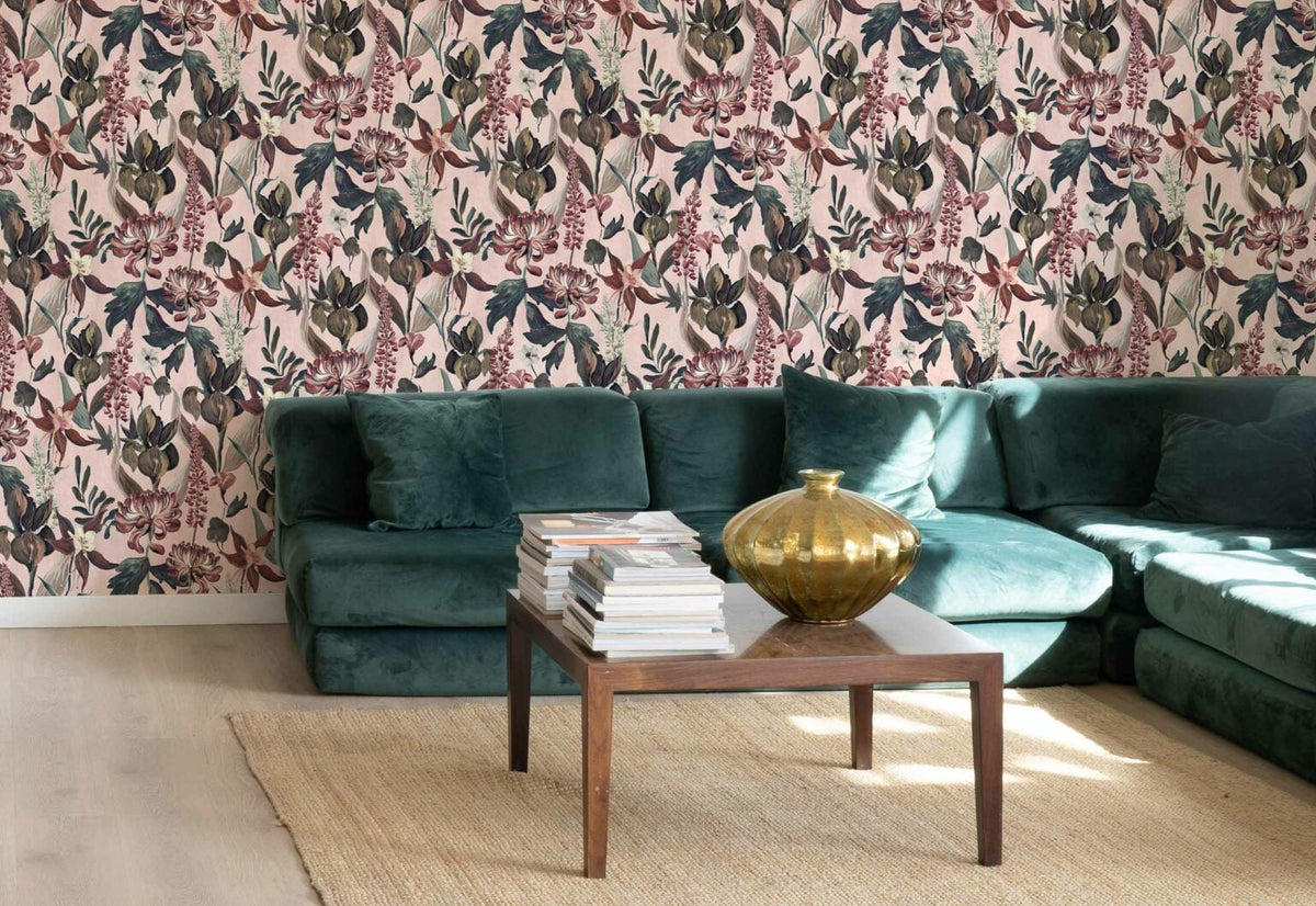 Jardín Rojo wallpaper by Coordonné in Rosa, shown in a styled room